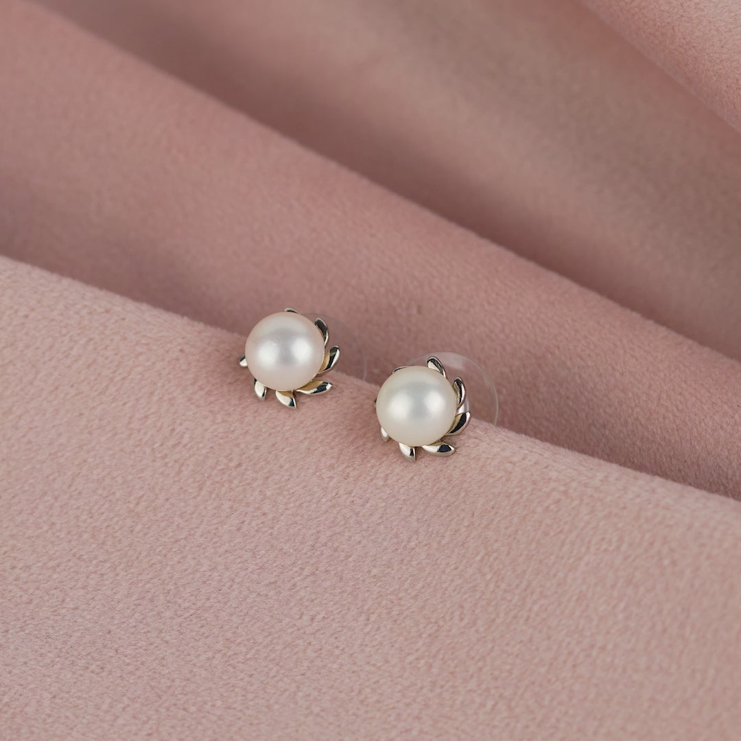 Swirl Pattern Pearl Stud