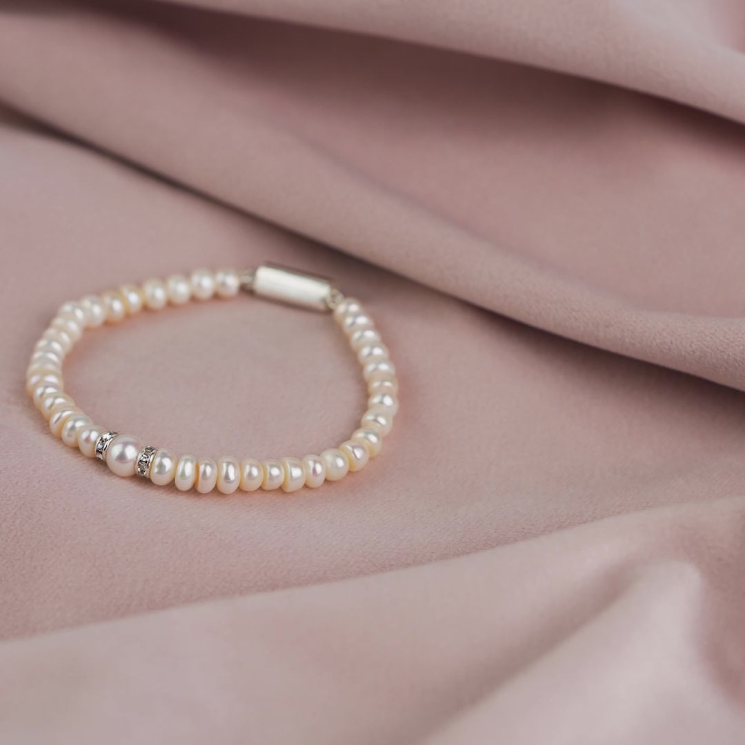 Timeless  White Button Pearl bracelet in Silver