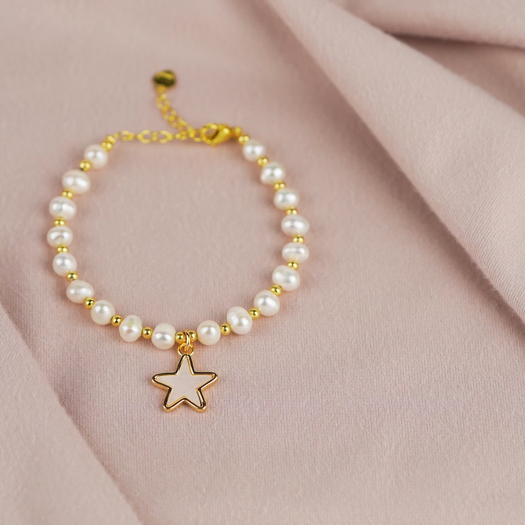 Star clasp pearl bracelet