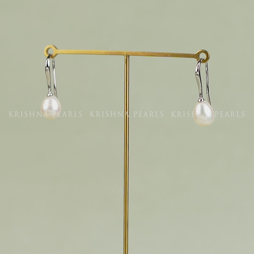 Elegant Freshwater Pearl Hanging Earrings