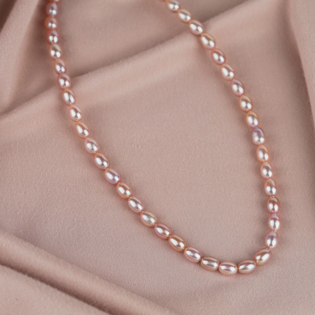 Single Line Pearl Necklace in Peach Blossom