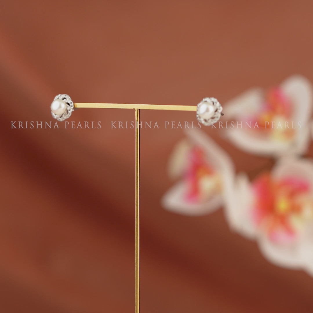 Round silver-plated stud earrings