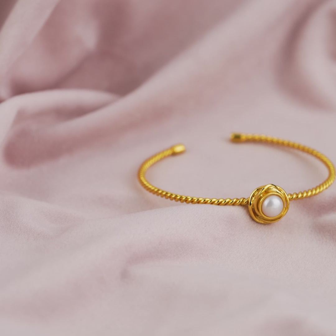 Dainty Fresh Water Pearl Bracelet For Casual Wear