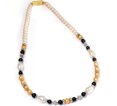 Multicolour pearls necklace